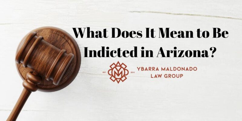 ¿Qué significa ser acusado en Arizona?
