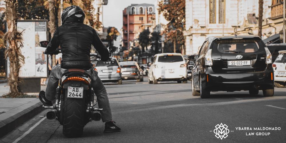 can motorcycles split lanes in arizona